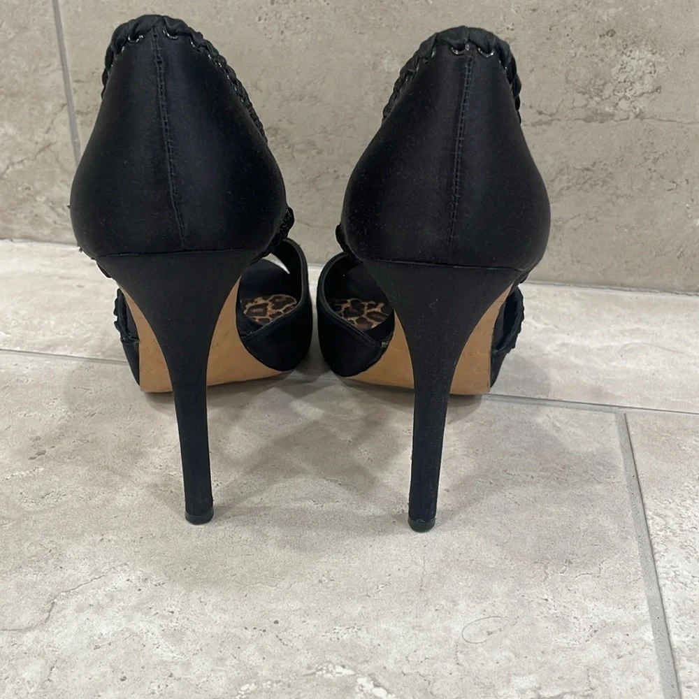 BETSEY JOHNSON Black Satin Walter D'orsay Pumps Size 7  Open-Toe Shoes - Picture 4 of 5